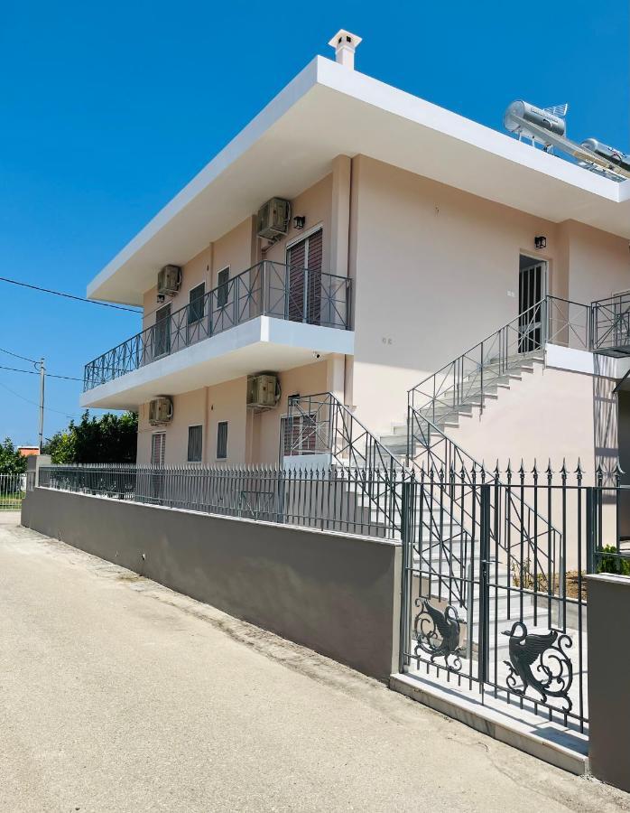 Koulouras Holiday Apartments Nikolaiika Екстер'єр фото